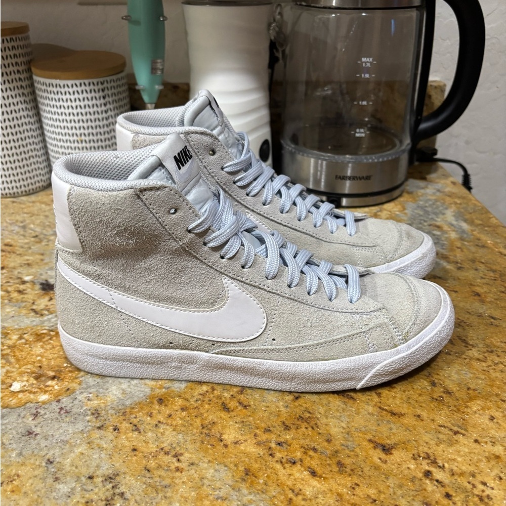 Nike Blazer Mid 77 size 7